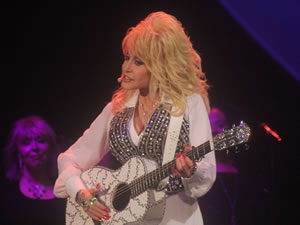 Dolly dazzles FNQ audience
