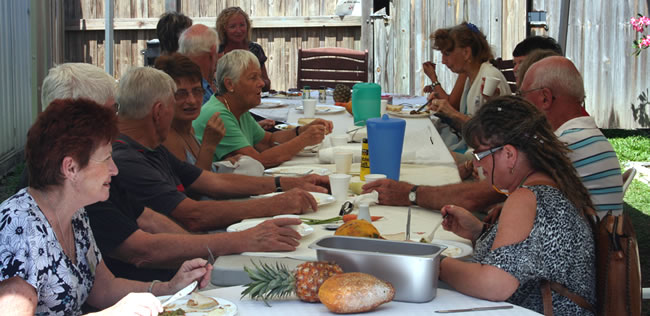 People enjoying lunch