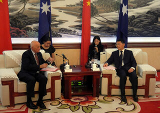 Mayor Wang, Mayor of Zhanjiang, welcomes Cairns Mayor Bob Manning to his city.